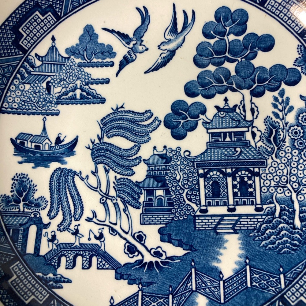 Vintage Churchill England Blue and White Willow Ware 9” Vegetable Bowl - Picture 3 of 5